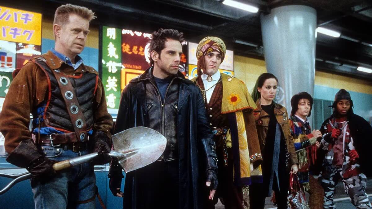 Команда готовится к битве в фильме «Таинственные люди» (1999)