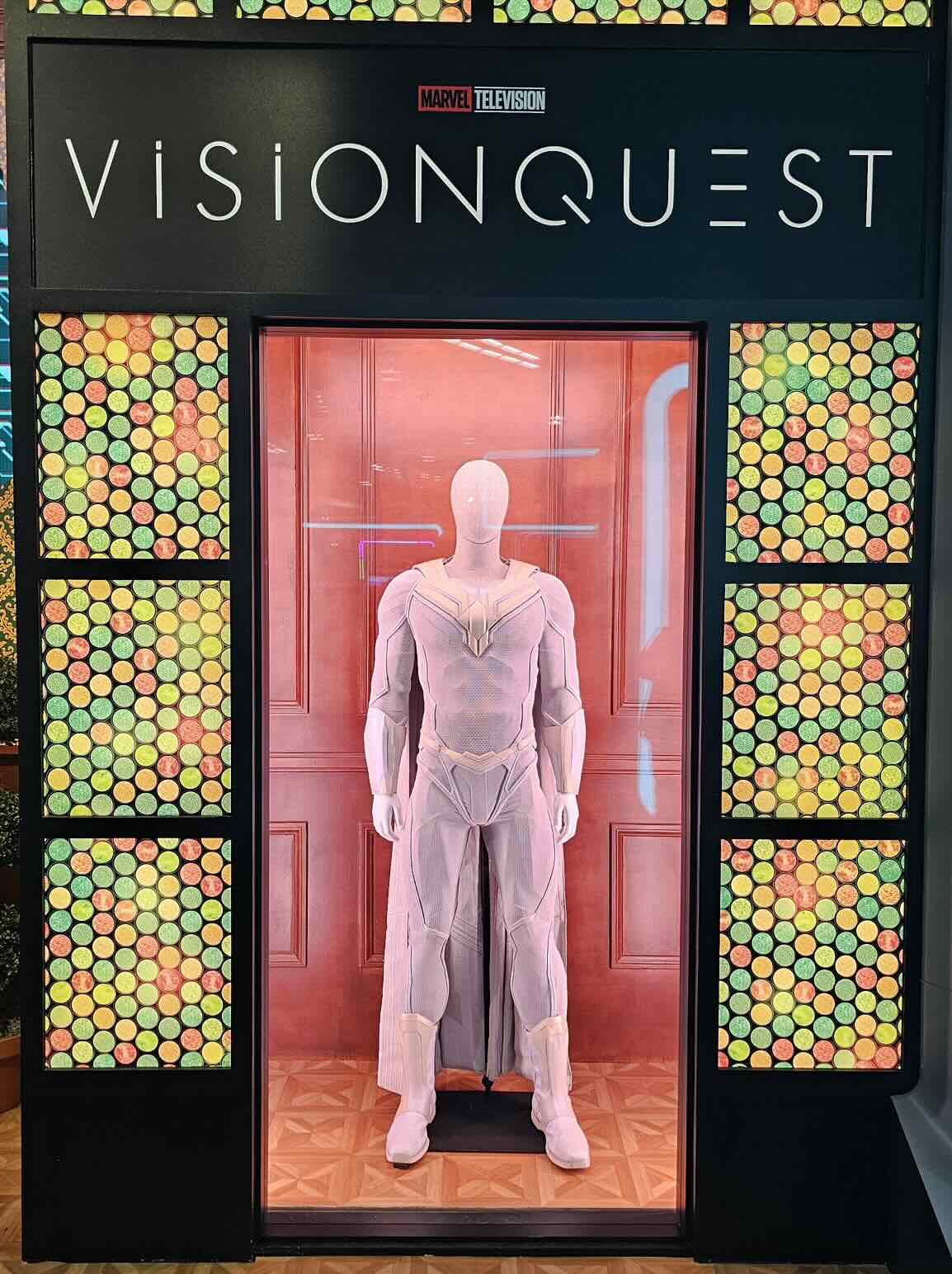 Костюм Белого Вижена с выставки VisionQuest на D23 2026