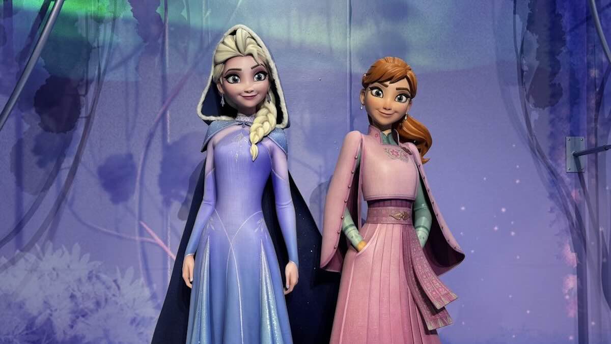 Эльза с заплетенными волосами и Анна в «Холодном сердце 3» / Disney
